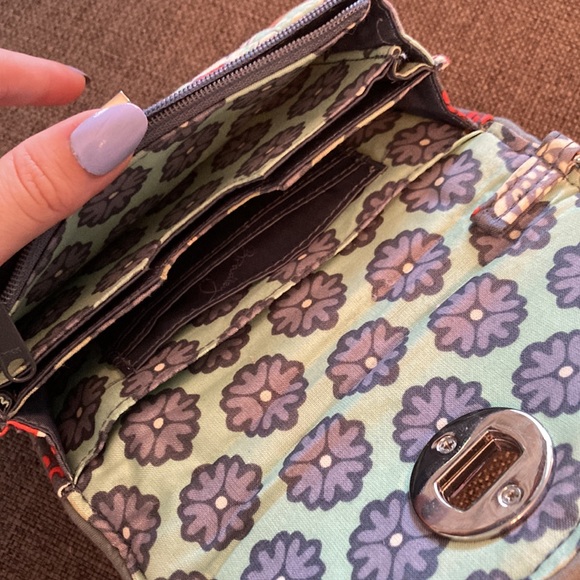 Vera Bradley clutch - Picture 3 of 4